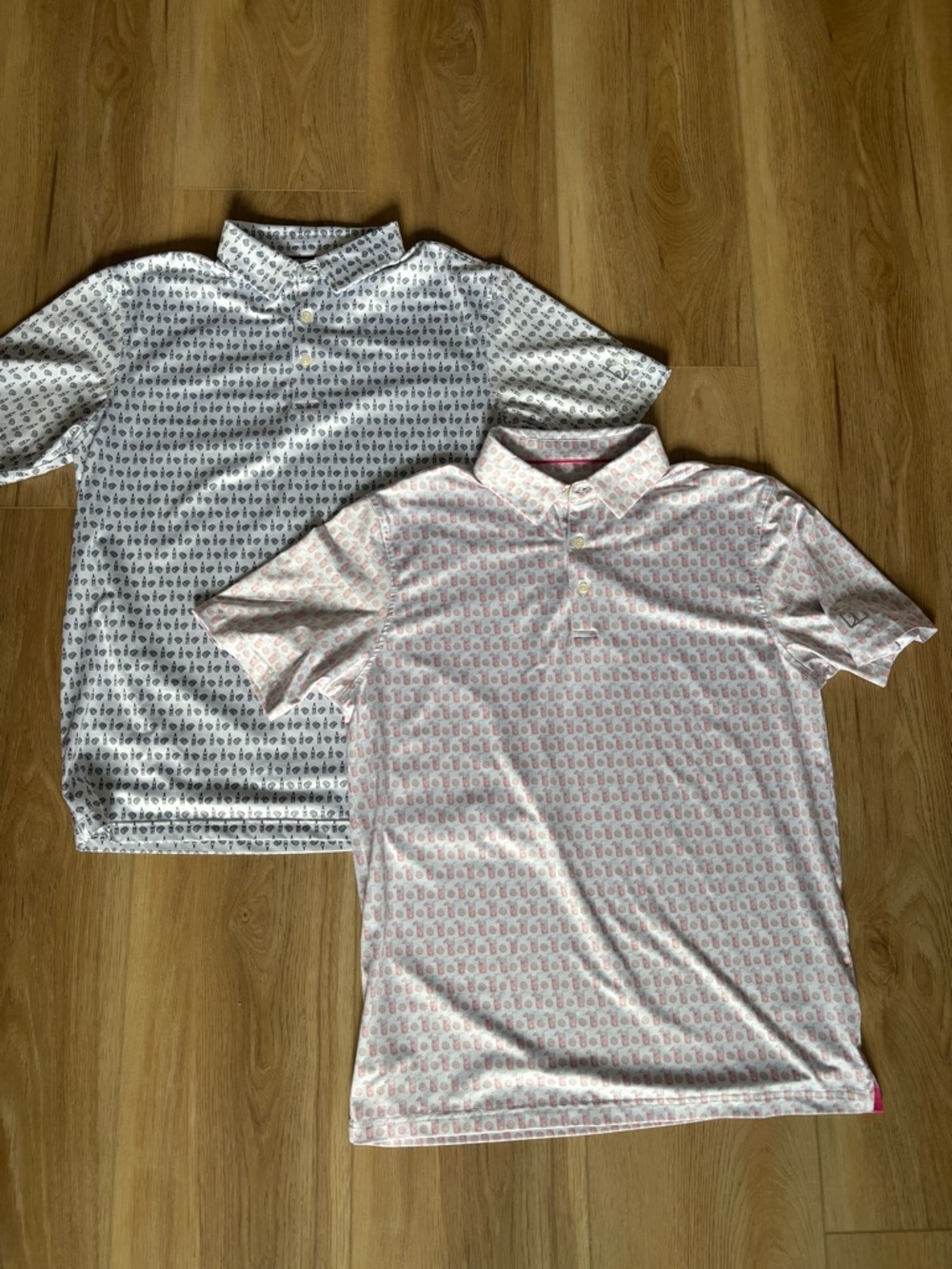 NWOT - DTWOOO
Men’s 2 pack golf polo